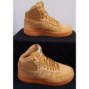 NIKE Air Force 1 LV8